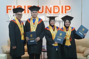 Pantas disebut suami istri inspiratif, ini 9 momen Chacha Frederica wisuda S2 bareng Dico Ganinduto