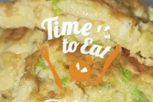 Trik menggoreng telur dadar ini bikin hasilnya lebih tebal dan lebar meski tanpa tepung