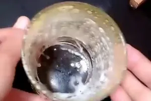 Tak perlu direndam air sitrun, ini trik mengatasi gelas kaca menguning agar bening lagi seperti baru