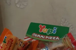 Semringah dapat kejutan pizza dan burger dari pacar, wanita ini speechless lihat penampakan makanannya