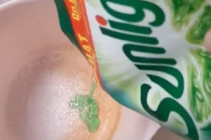 Cara usir noda kerak kuning di gayung, auto kinclong dan kesat lagi cukup tambah 1 bahan dapur