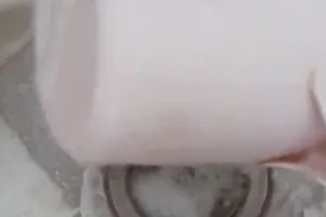 Cara usir noda kerak kuning di gayung, auto kinclong dan kesat lagi cukup tambah 1 bahan dapur