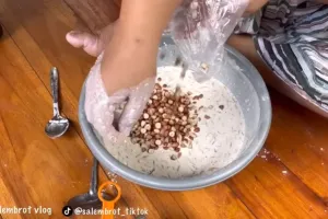 Trik goreng peyek supaya awet renyah dan tak bau, tetap gurih maksimal meski tanpa santan