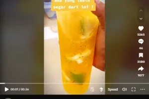 Pedagang minuman ini bagikan trik bikin es kuwut, tetap manis dan segar meski tanpa timun