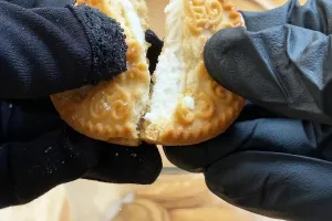 Jangan cuma diletakkan toples, ini trik simpan biskuit supaya tak mudah lembek dan tetap renyah