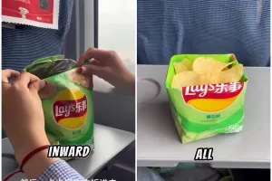 Bisa kokoh tanpa sandaran, aksi netizen makan keripik ini bikin nggak pegal karena tak perlu digenggam