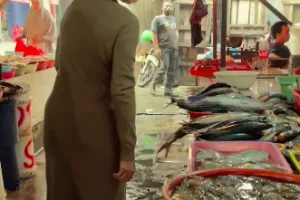 Santai jalan di pasar meski tanah becek, 7 bahan makanan ini dibeli Indah Permatasari