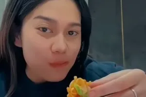 10 Masakan Azizah Salsha istri Pratama Arhan, masak nasi pakai microwave hasilnya di luar ekspektasi