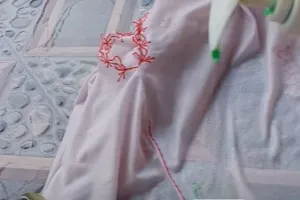 Tak perlu detergen, trik cuci baju putih usai terkena tumpahan kuah soto ini ampuh pakai 3 bahan dapur