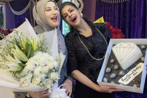 Keakuran Tasya dan Tasyi jadi sorotan saat rayakan ultah Mama Ala di tempat berbeda, ini 11 potretnya