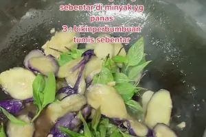 Cukup pakai 1 bumbu dapur, ini trik menumis terong agar warnanya tetap ungu dan tak menghitam