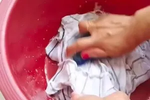 Tanpa pemutih, ini cara ampuh hilangkan noda kuning di ketiak baju cuma andalkan 1 bahan dapur