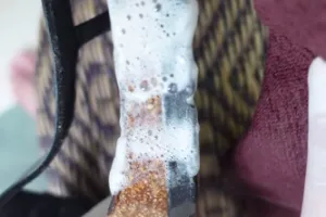 Cara bersihkan sandal dekil jadi seperti baru pakai 3 bahan dapur, sekali usap noda hitam lenyap