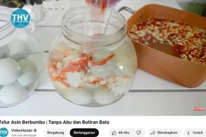Tanpa dilumuri abu gosok atau batu bata, ini trik bikin telur asin bisa awet 1 bulan di suhu ruang