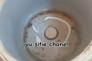Tak perlu racikan bahan khusus, ini cara bersihkan kerak hitam di dasar rice cooker dalam 15 menit