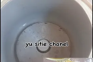 Tak perlu racikan bahan khusus, ini cara bersihkan kerak hitam di dasar rice cooker dalam 15 menit