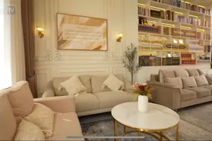 8 Potret ruang tamu Ustaz Dennis Lim ini bernuansa bak di perpustakaan