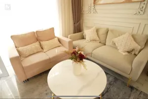 8 Potret ruang tamu Ustaz Dennis Lim ini bernuansa bak di perpustakaan