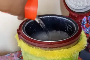 Tidak perlu kapur sirih, ini 7 cara membuat lontong kacau Padang yang praktis dan hemat gas