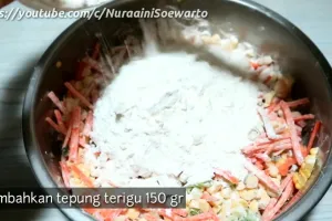 Tak perlu dicampur tepung beras dan telur, ini trik bikin bakwan jagung gurih dan renyah tahan lama