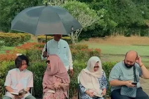 7 Momen haru BCL dan Noah Ziarah ke makam Ashraf, kehadiran Tiko Aryawardhana curi perhatian
