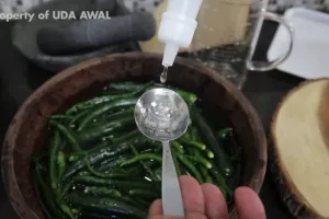 Cara simpel bikin sambal hijau ala rumah makan Padang walau tanpa direbus, warna cerah dan antipahit