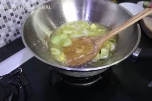 Cara simpel bikin sambal hijau ala rumah makan Padang walau tanpa direbus, warna cerah dan antipahit