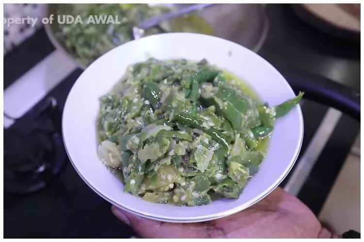 Cara simpel bikin sambal hijau ala rumah makan Padang walau tanpa direbus, warna cerah dan antipahit