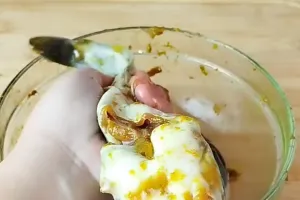 Tak perlu dibaluri tepung, ini trik menggoreng ikan lele agar hasilnya lurus dan lebih garing