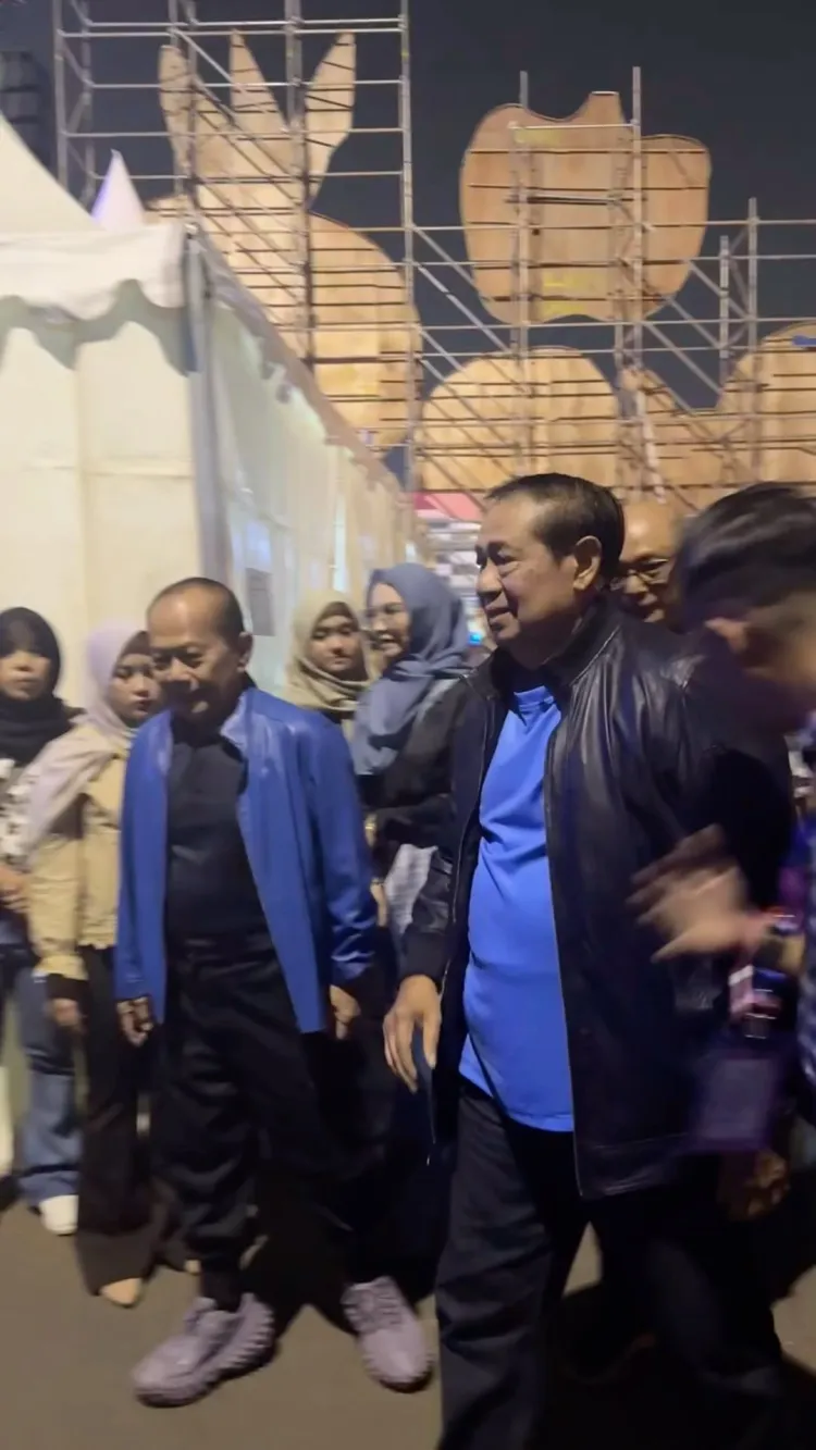 11 Momen SBY manggung di Pestapora, aksinya saat membawakan lagu SKA bikin penonton terhibur