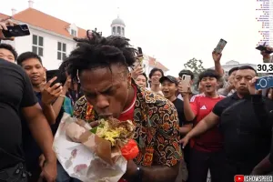 7 Makanan yang dijajal IShowSpeed saat live streaming di Indonesia, langsung melek minum beras kencur