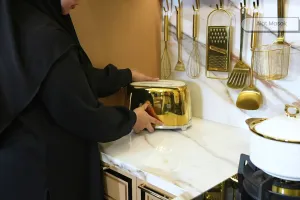 9 Cara Tasyi Athasyia menata alat masak di dapur baru, tampak rapi di rak canggih serba otomatis