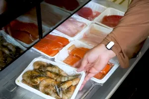 9 Cara Tasyi Athasyia menata isi kulkas Rp50 juta ini tampak rapi dan bikin bebas bau