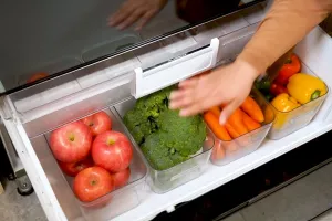 9 Cara Tasyi Athasyia menata isi kulkas Rp50 juta ini tampak rapi dan bikin bebas bau