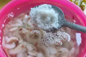 Pakai 3 bumbu dapur, ini cara mengolah udang kurang segar agar tak bikin gatal saat dikonsumsi