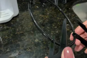 Langsung rontok dalam sekali usap, ini trik bersihkan tungku kompor penuh lemak dan kerak agar kesat