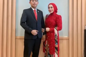 7 Adu gaya makeup istri anggota DPR RI saat pelantikan, Beby Tsabina anggun dirias flawless