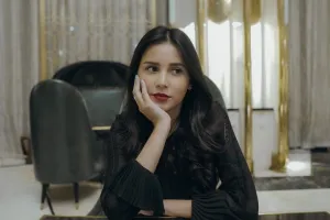 Tampil natural di film Home Sweet Loan, ini 11 potret Yunita Siregar 'Kaluna' saat pakai makeup bold