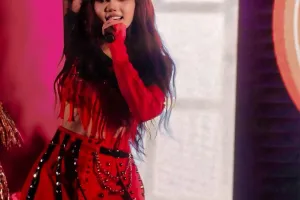 Totalitas abis, intip 9 potret gaya Rina Nose plek ketiplek cosplay jadi Lisa Blackpink