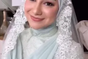 7 Potret detail makeup akad pernikahan ke-2 Irish Bella, elegan dengan riasan soft glam