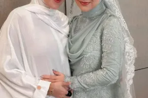 7 Potret detail makeup akad pernikahan ke-2 Irish Bella, elegan dengan riasan soft glam