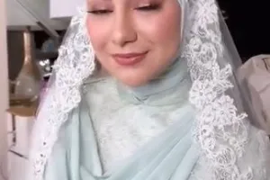 7 Potret detail makeup akad pernikahan ke-2 Irish Bella, elegan dengan riasan soft glam