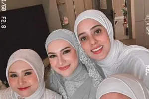 7 Potret detail makeup akad pernikahan ke-2 Irish Bella, elegan dengan riasan soft glam