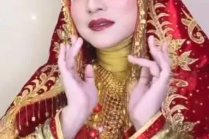 9 Potret detail makeup Bella Fawzi saat pemotretan jadi pengantin, kenakan adat Koto Gadang dan Melayu