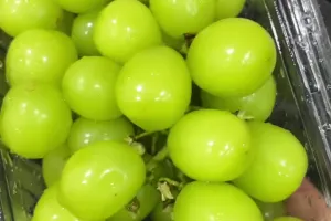 Bukan sekadar pembungkus makanan, wanita ini bagikan fungsi lain mika kemasan anggur yang tak terduga