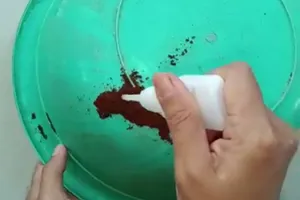 Cukup andalkan 1 bahan minuman, ini trik menambal baskom plastik pecah agar tidak bocor lagi