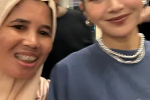 Emak-emak ajak Mahalini foto bareng, 5 potret wajah istri Rizky Febian ini nyeleneh pol