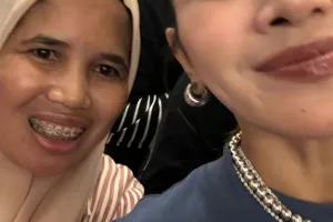 Emak-emak ajak Mahalini foto bareng, 5 potret wajah istri Rizky Febian ini nyeleneh pol