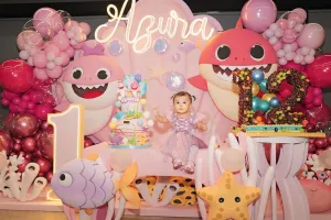 5 Potret detail kue ulang tahun Azura anak kedua Aurel dan Atta Halilintar, lucu bertema baby shark