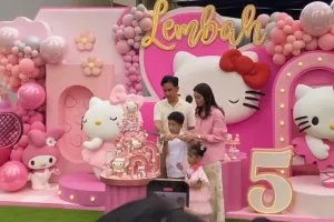 9 Momen meriah ulang tahun putri Selvi Ananda La Lembah Manah ke-5, ekspresi Gibran malah jadi sorotan
